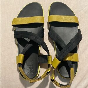 Sorel Yellow and Black Adventure Sandals